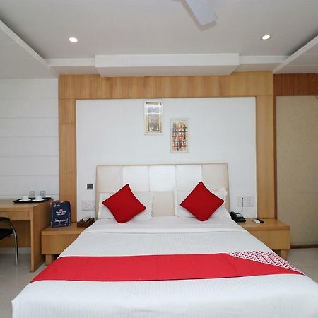 Oyo 5843 Hotel Yash Inn Mirzapur Екстер'єр фото
