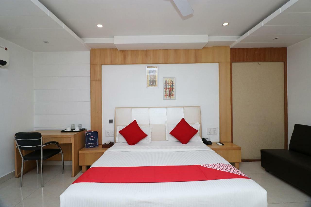 Oyo 5843 Hotel Yash Inn Mirzapur Екстер'єр фото