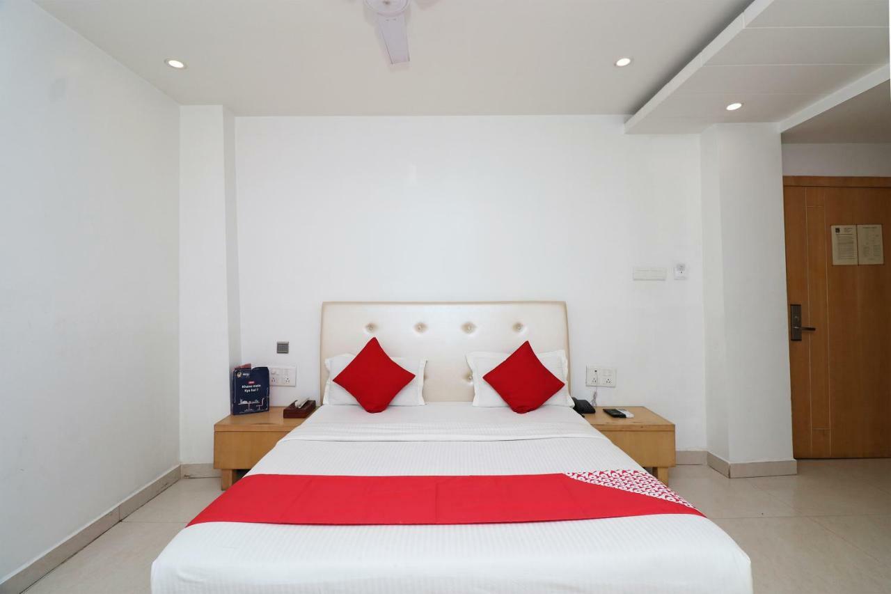 Oyo 5843 Hotel Yash Inn Mirzapur Екстер'єр фото