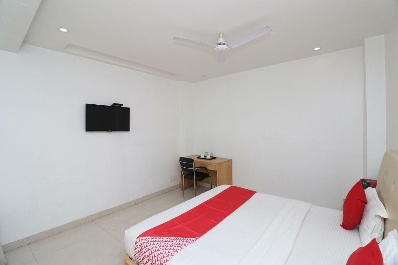 Oyo 5843 Hotel Yash Inn Mirzapur Екстер'єр фото